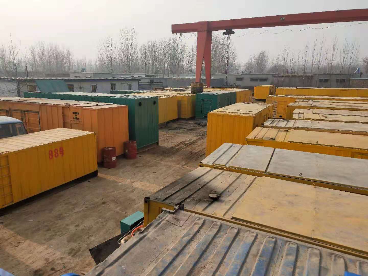 建华租赁发电机-灰尘、风沙对柴油发电机组造成哪些不良影响？