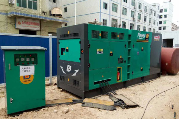 建华为什么夏季要重点检查发电机组的燃油系统密封性？