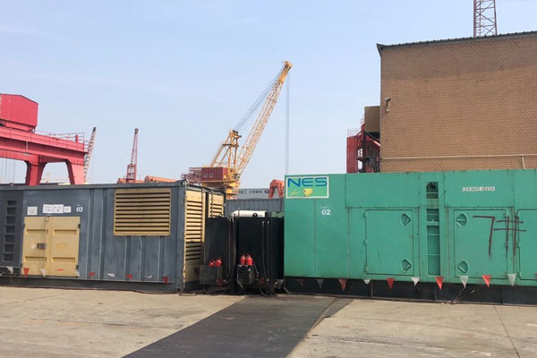 建华发电机出租空气滤清器的清洁频率是多少？