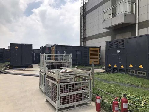 建华除了定期检查，还有哪些方法可以及时发现接触式转速表探头的磨损？
