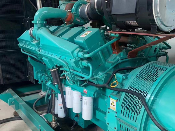 建华更换100kW柴油发电机组机油时，需要注意哪些事项？
